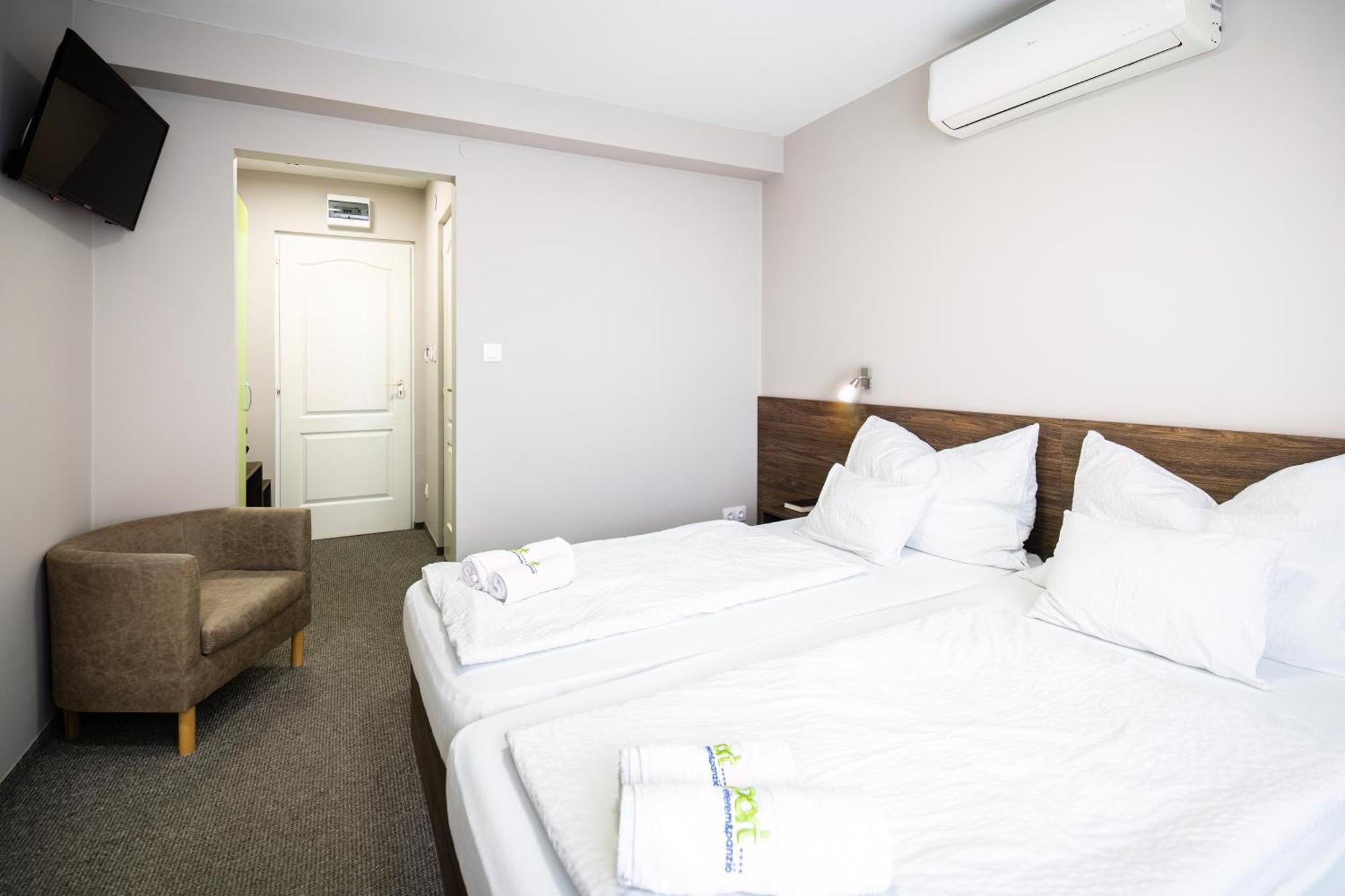 Bed and Breakfast Port Etterem&Panzio à Balatonmáriafürdő Extérieur photo