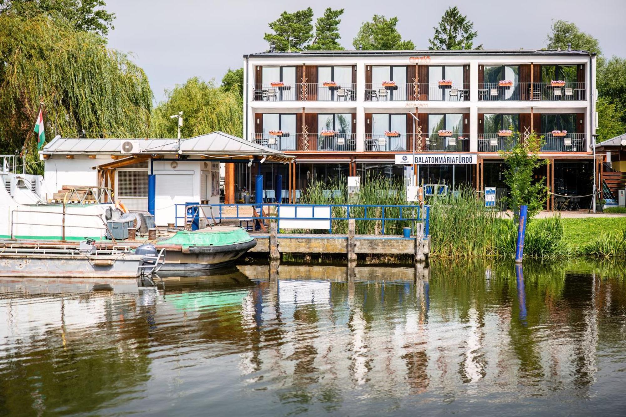 Bed and Breakfast Port Etterem&Panzio à Balatonmáriafürdő Extérieur photo