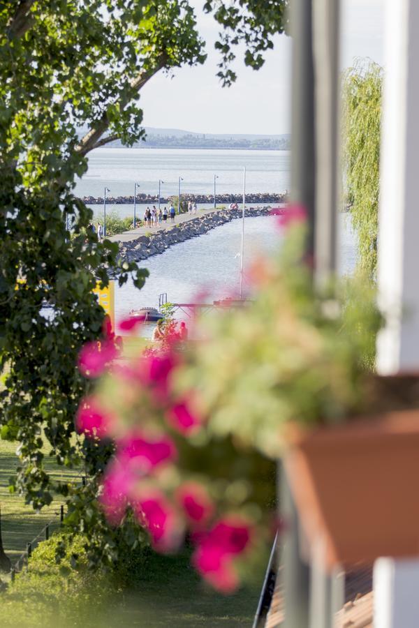 Bed and Breakfast Port Etterem&Panzio à Balatonmáriafürdő Extérieur photo